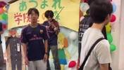 日本的巴萨球迷都这么疯狂嘛,科目三跳的这么有劲🤣