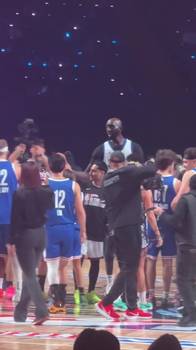 2米29恐怖身高！法尔在名人赛这帮球员里头，也太显眼了！
