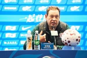 斯卢茨基:眼下困境是我执教生涯第一次遇到,无法改变就专注面对