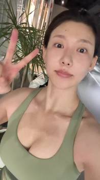 太顶了!大鹅鹅这人鱼线练的真不错!看来平时没少去健身房啊😍